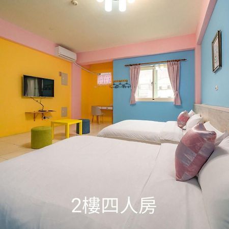 花蓮包棟彩色窩民宿 溜滑梯 烤肉唱歌 電動麻將 近東大門 Hualien Eksteriør bilde